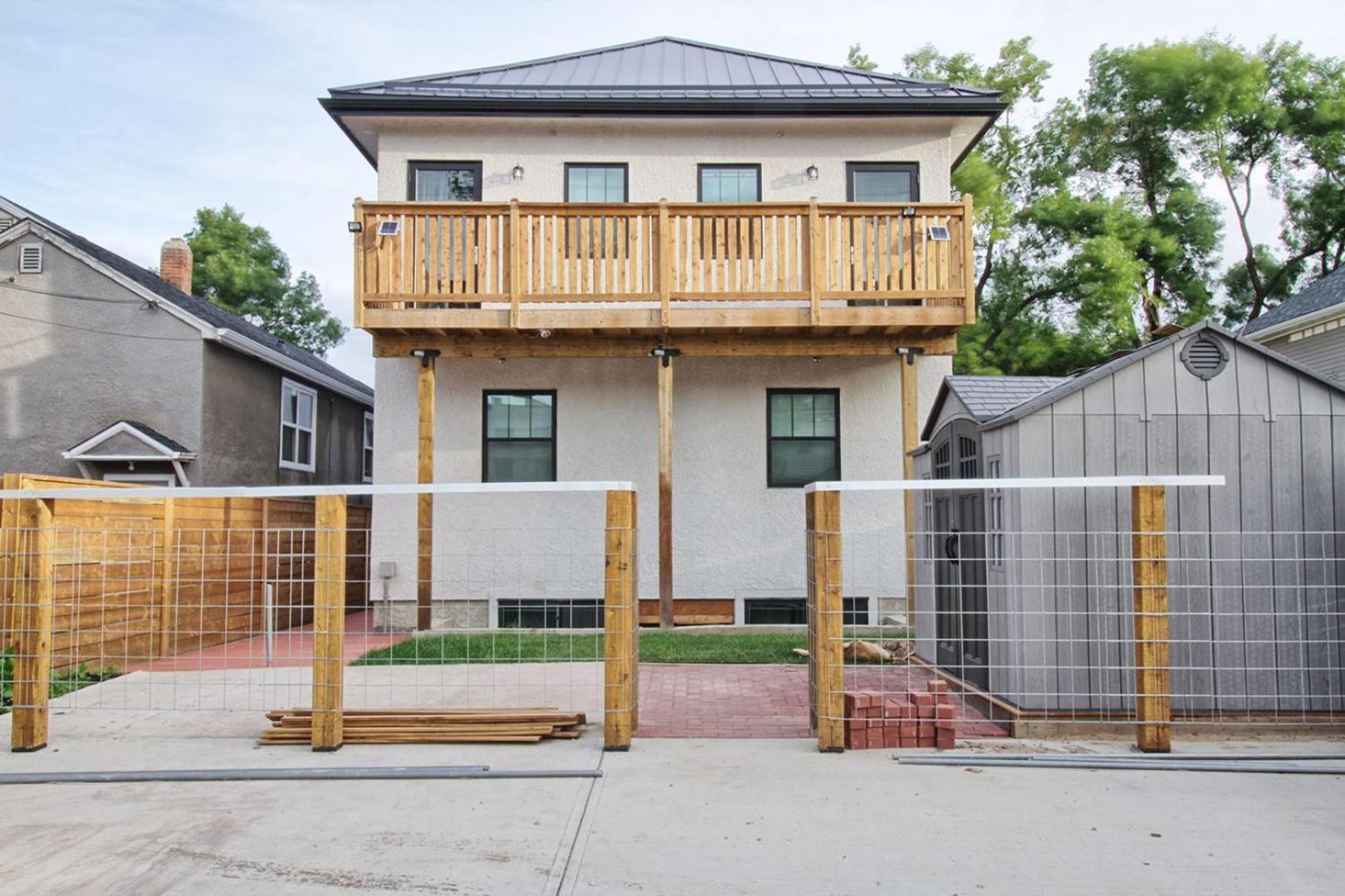 Brand New Dt 1 Br Close To All Edmonton, Canada