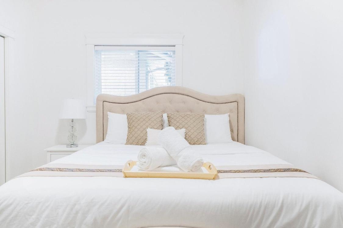 Si & Daniel Home Near YVR Airport & Skytrain Separate Entry Free Parking