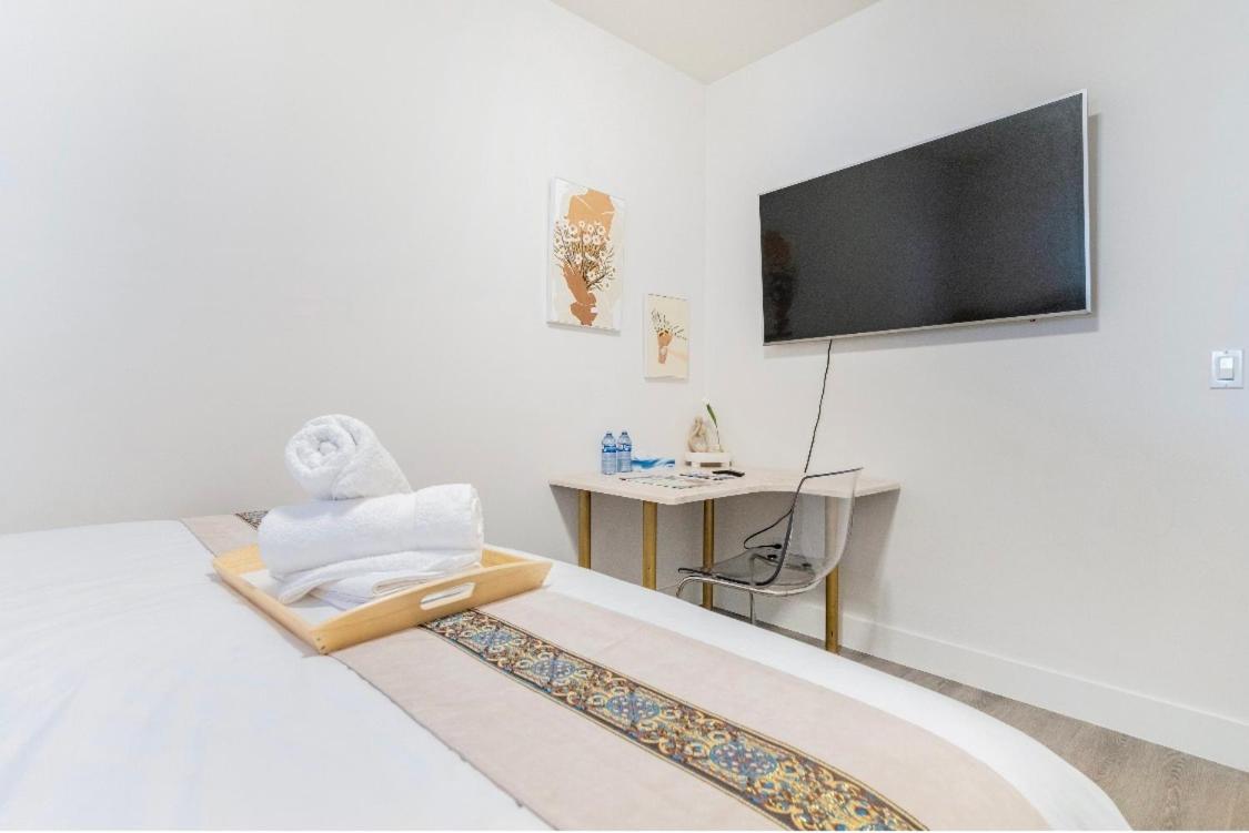 Si & Daniel Home Near YVR Airport & Skytrain Separate Entry Free Parking