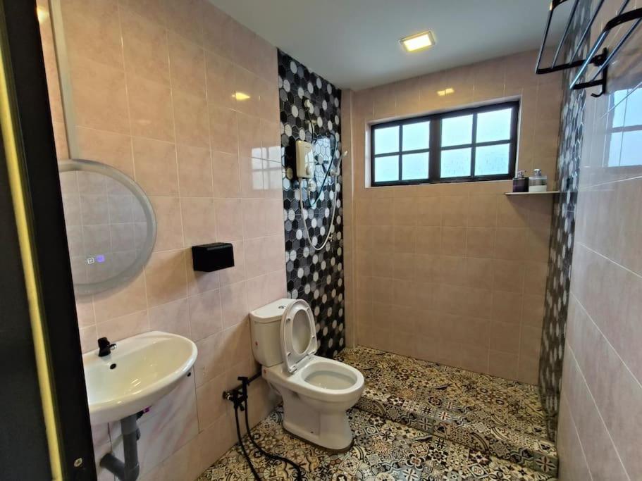 (WI-FI) Ipoh Holiday Big House double storey DR8 photo 2