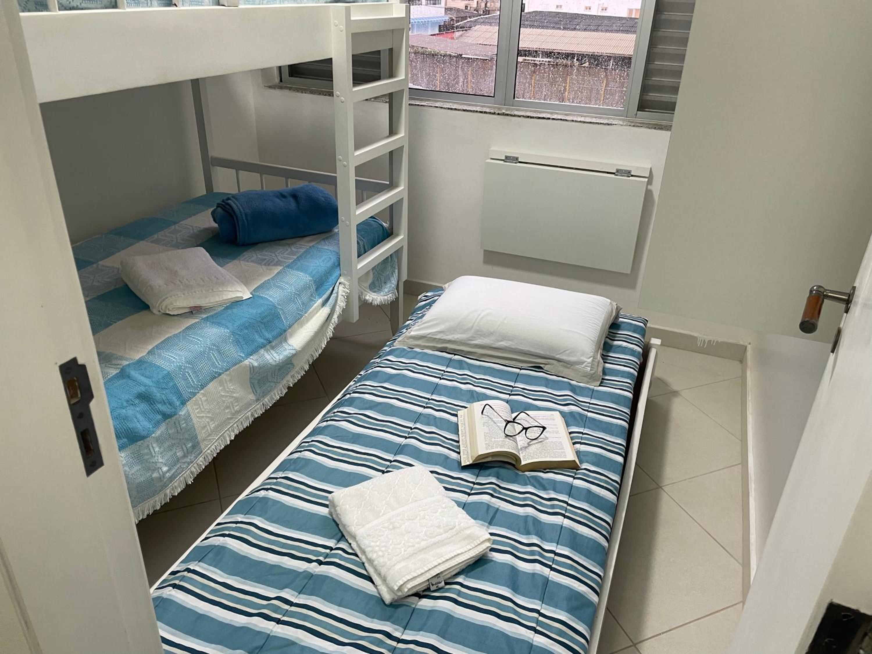 Apartamento Maré Mansa a 30 metros da praia Mansa em Caiobá com Wifi