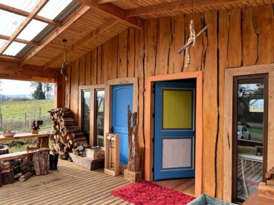 Preciosa cabaña pet friendly con vista a volcanes Villarica y Choshuenco, cerca Termas
