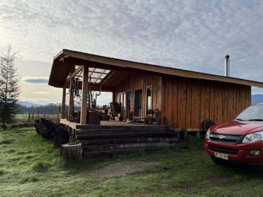 Preciosa cabaña pet friendly con vista a volcanes Villarica y Choshuenco, cerca Termas
