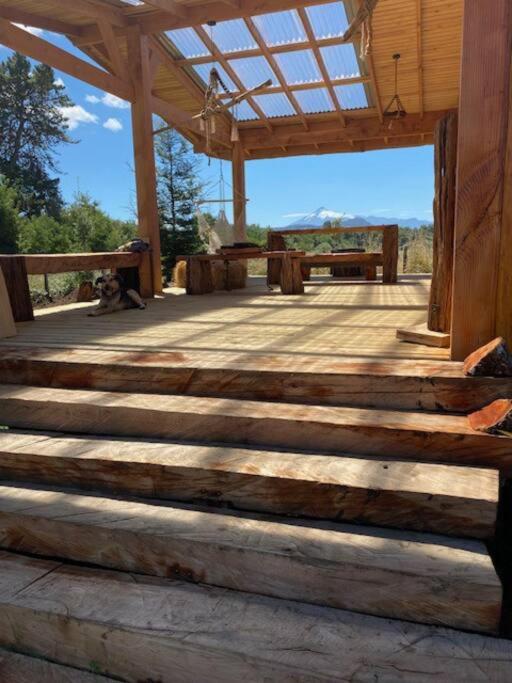 Preciosa cabaña pet friendly con vista a volcanes Villarica y Choshuenco, cerca Termas