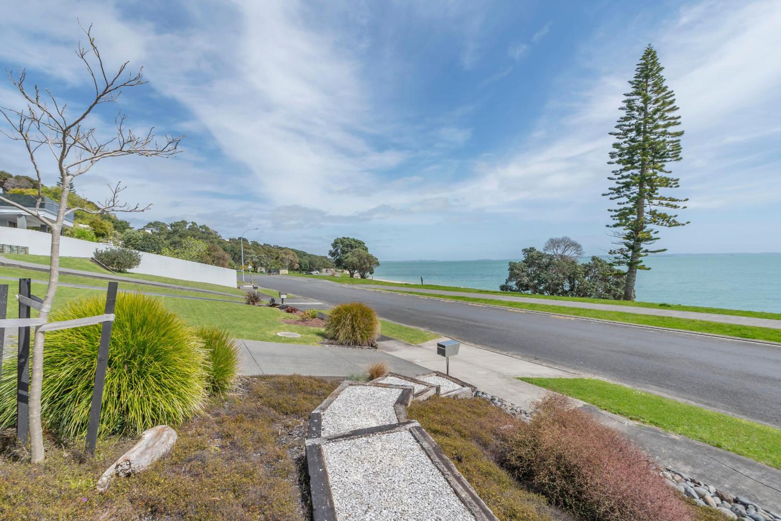 Maraetai Couples Retreat - Omana Beach Apartment view 3