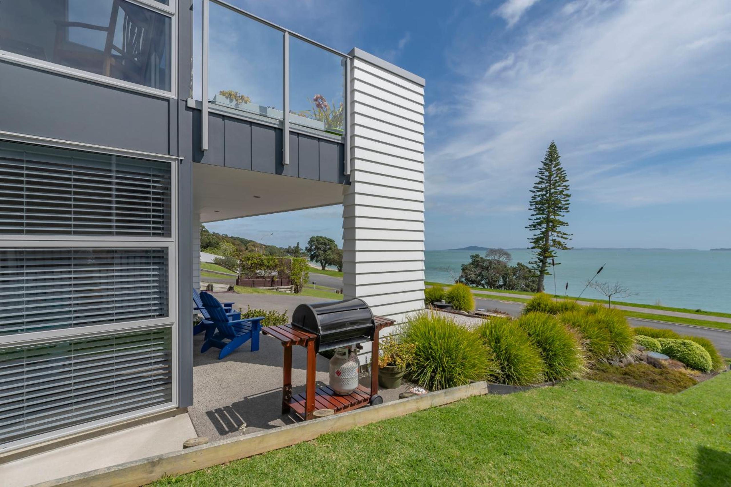 Maraetai Couples Retreat - Omana Beach Apartment view 4