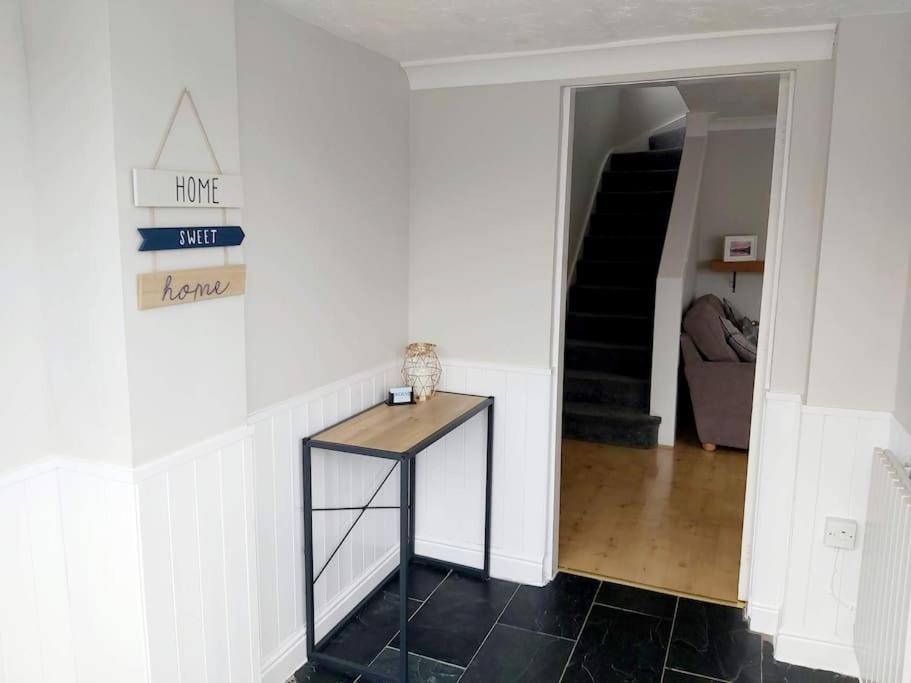Croeso; Cosy and ideally located for mountains and beaches