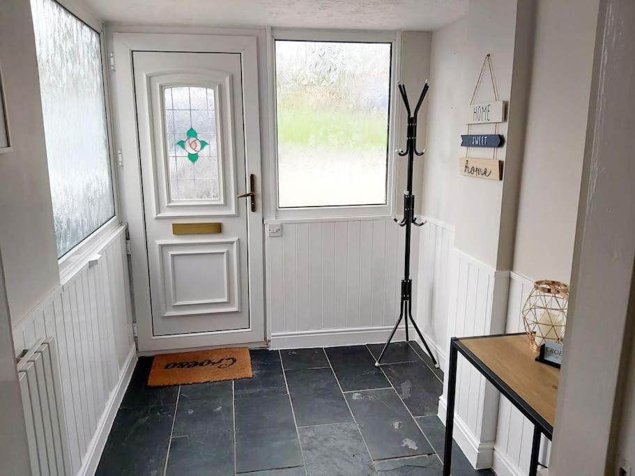 Croeso; Cosy and ideally located for mountains and beaches