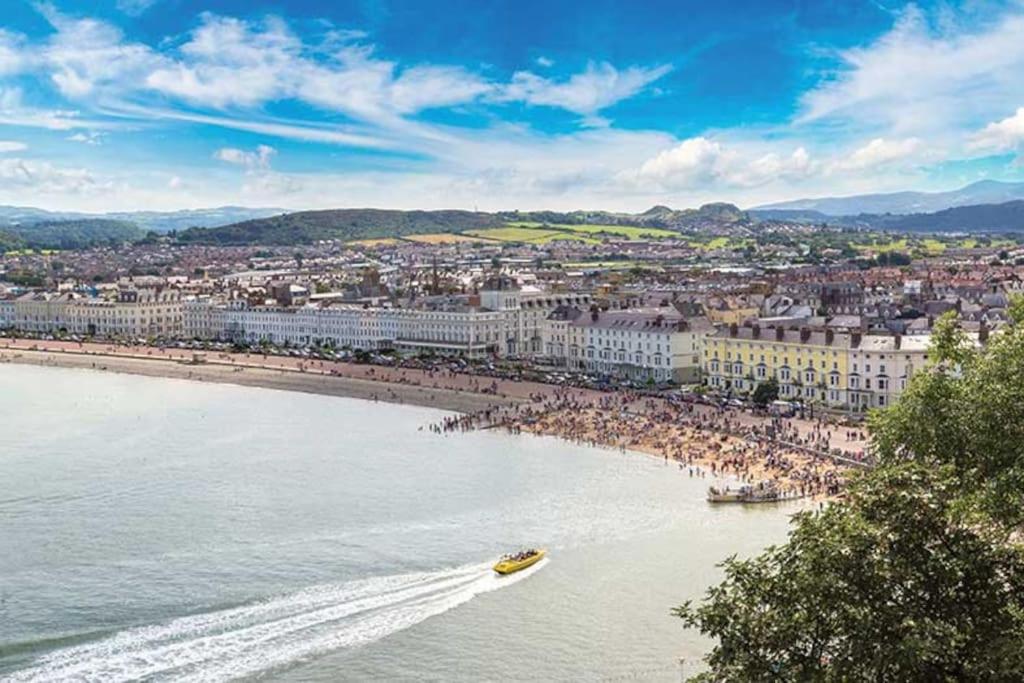 Croeso; Cosy and ideally located for mountains and beaches