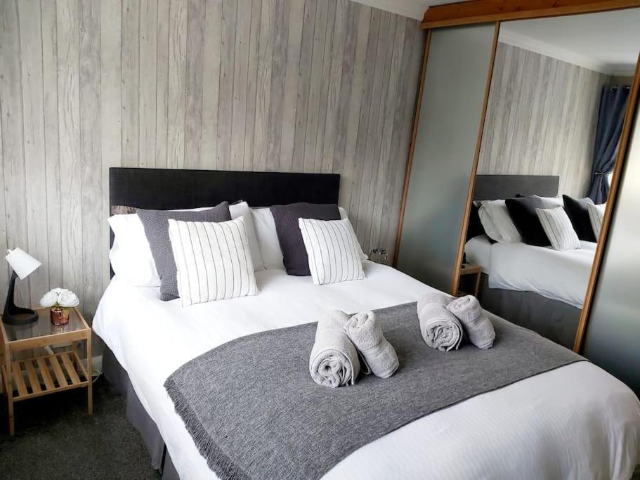 Croeso; Cosy and ideally located for mountains and beaches
