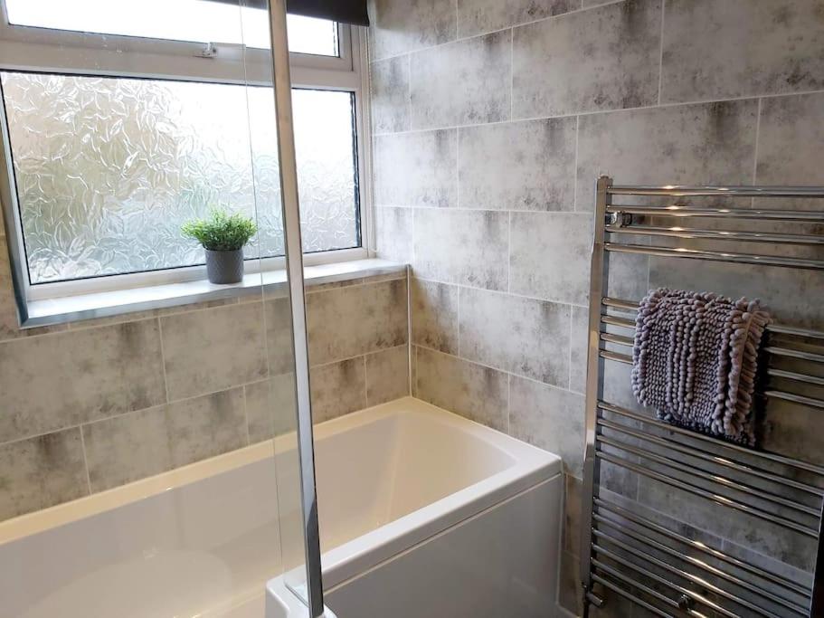 Croeso; Cosy and ideally located for mountains and beaches