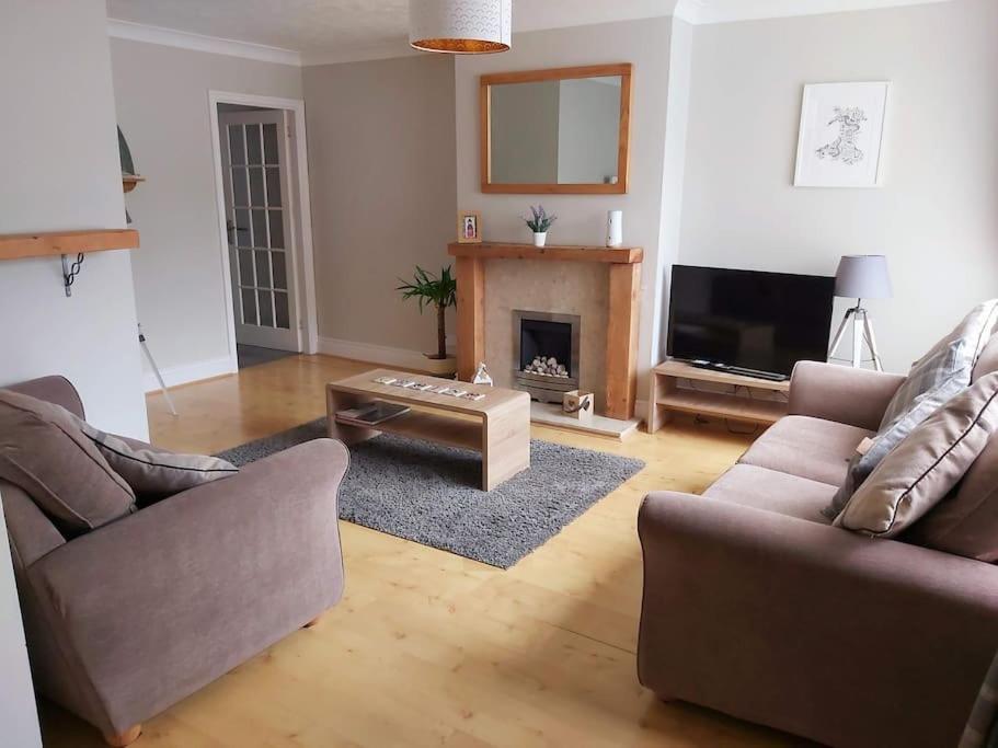Croeso; Cosy and ideally located for mountains and beaches