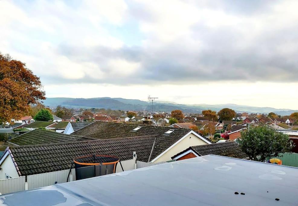 Croeso; Cosy and ideally located for mountains and beaches