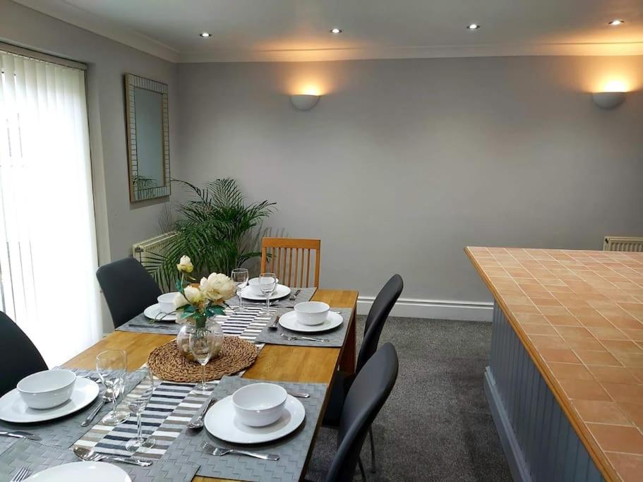 Croeso; Cosy and ideally located for mountains and beaches