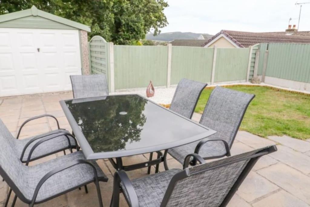 Croeso; Cosy and ideally located for mountains and beaches