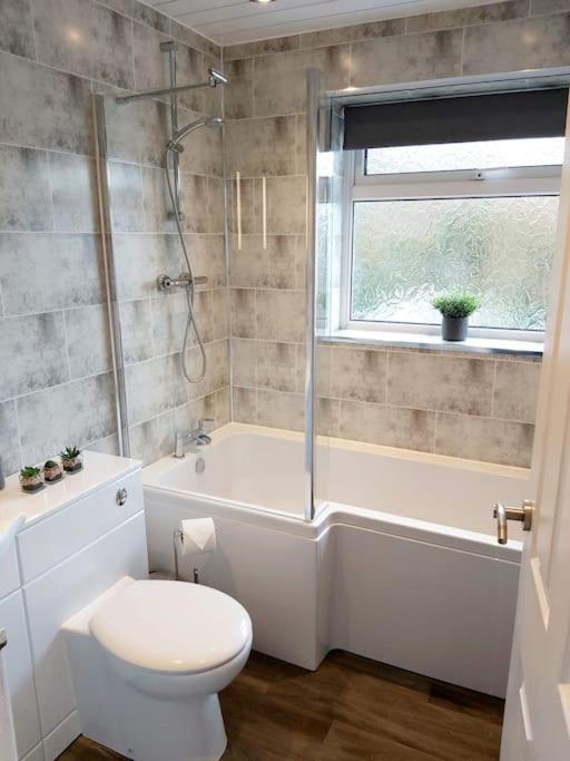 Croeso; Cosy and ideally located for mountains and beaches