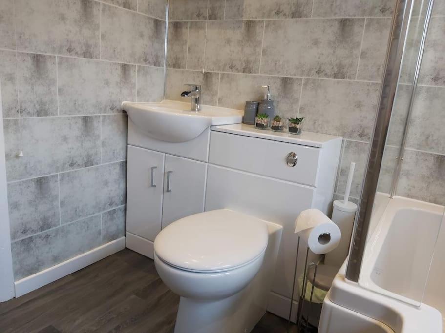 Croeso; Cosy and ideally located for mountains and beaches