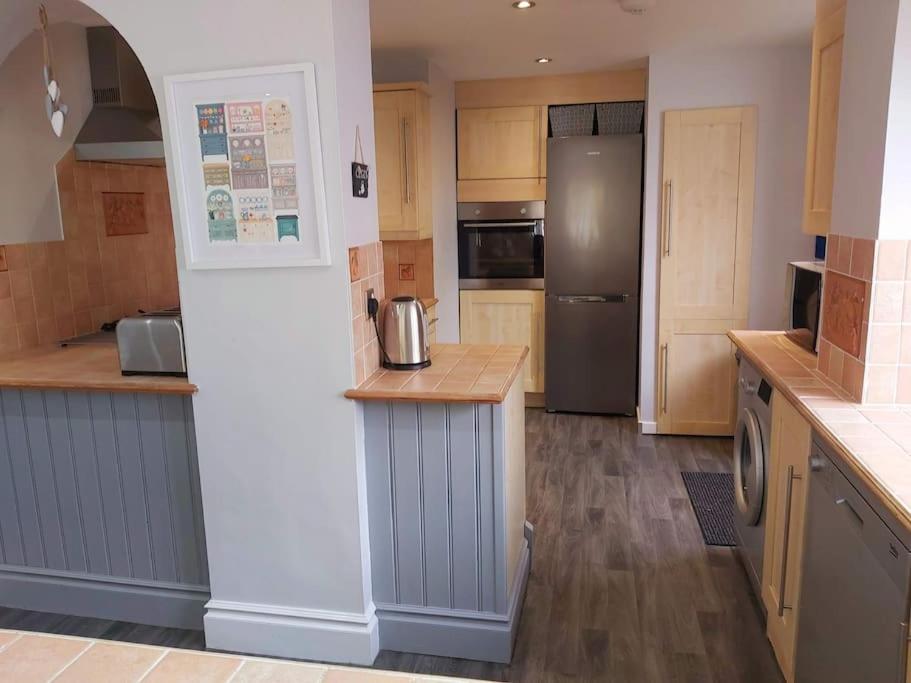 Croeso; Cosy and ideally located for mountains and beaches