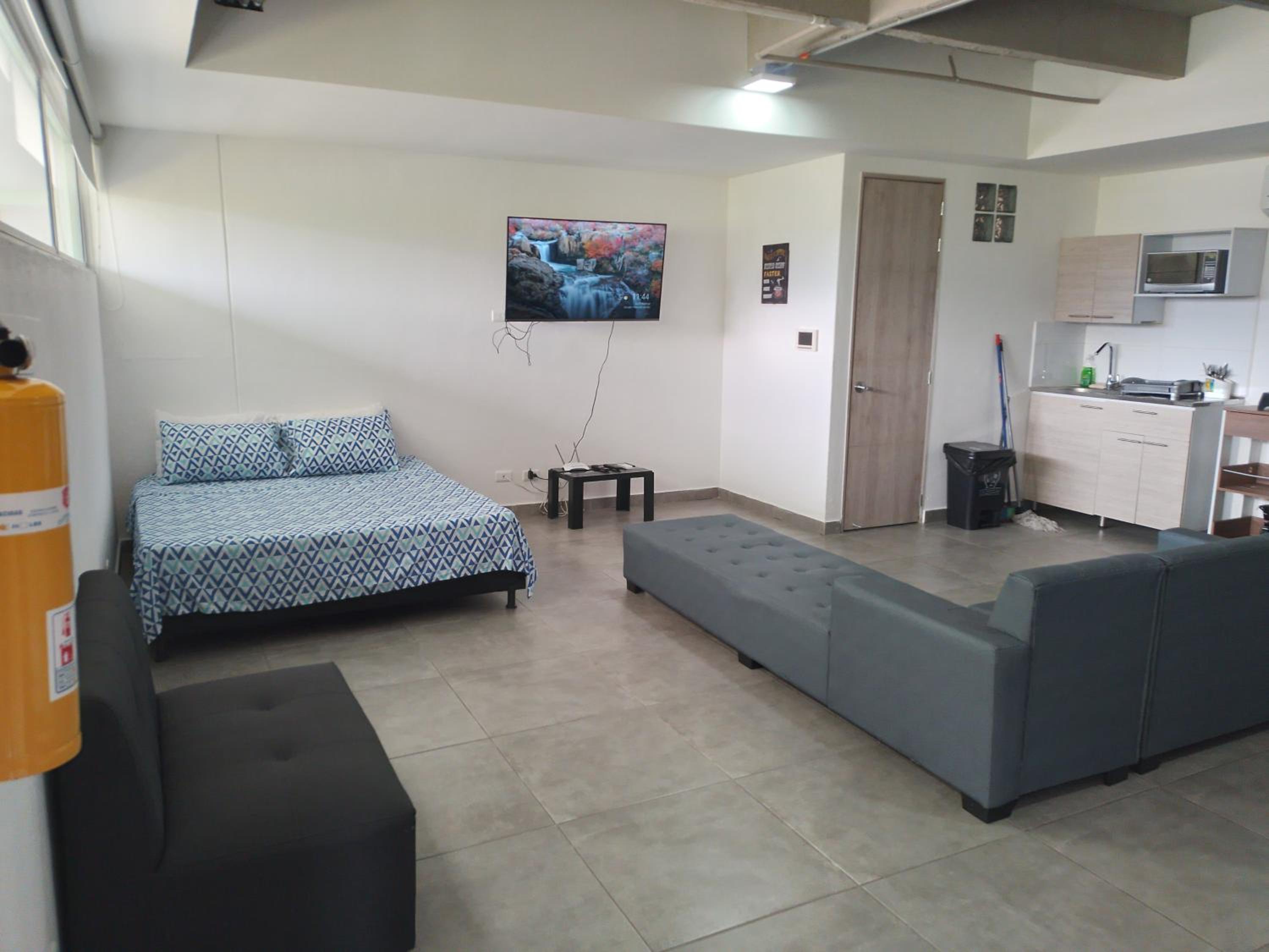 Amazing big studio 203 in aztorga Poblado with A/C