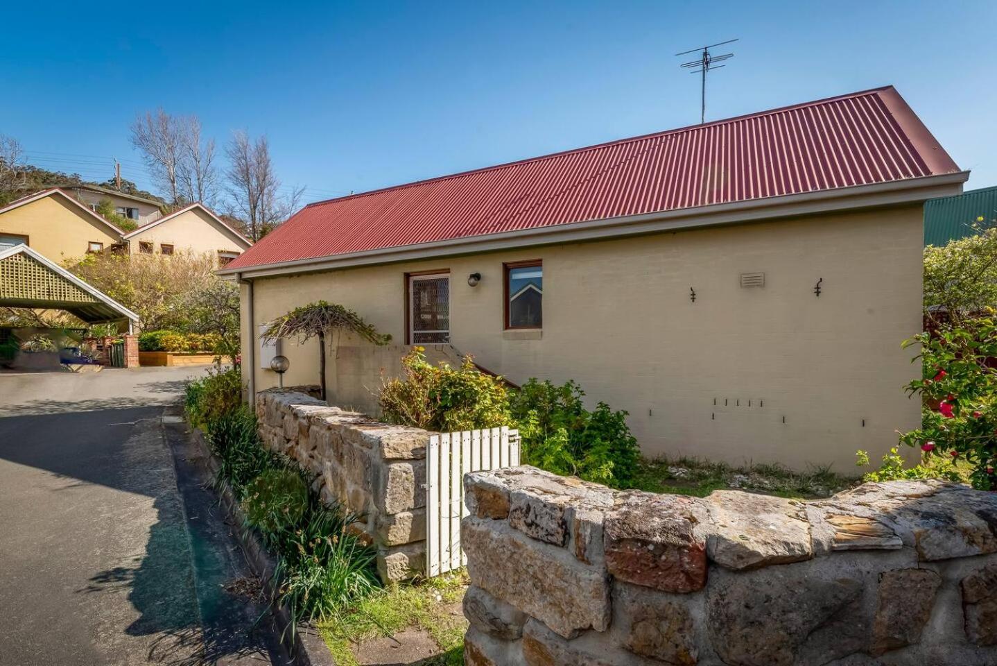 Platypus Cottage Watch them play from the garden
