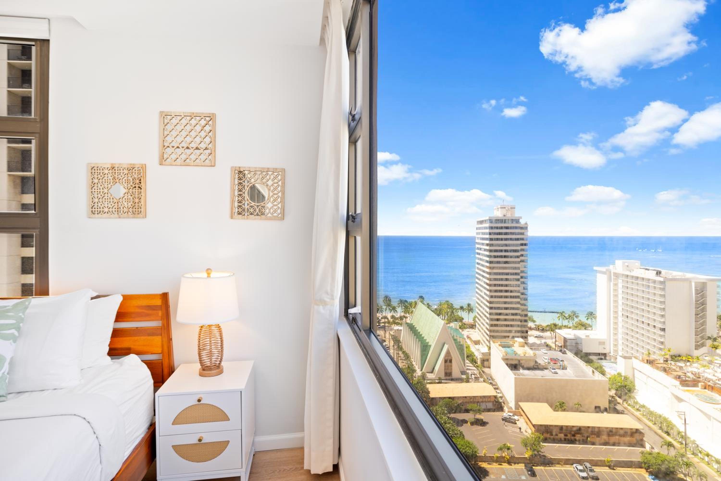 25th Floor Ocean View, Steps to Waikiki Beach, Free Parking view 3