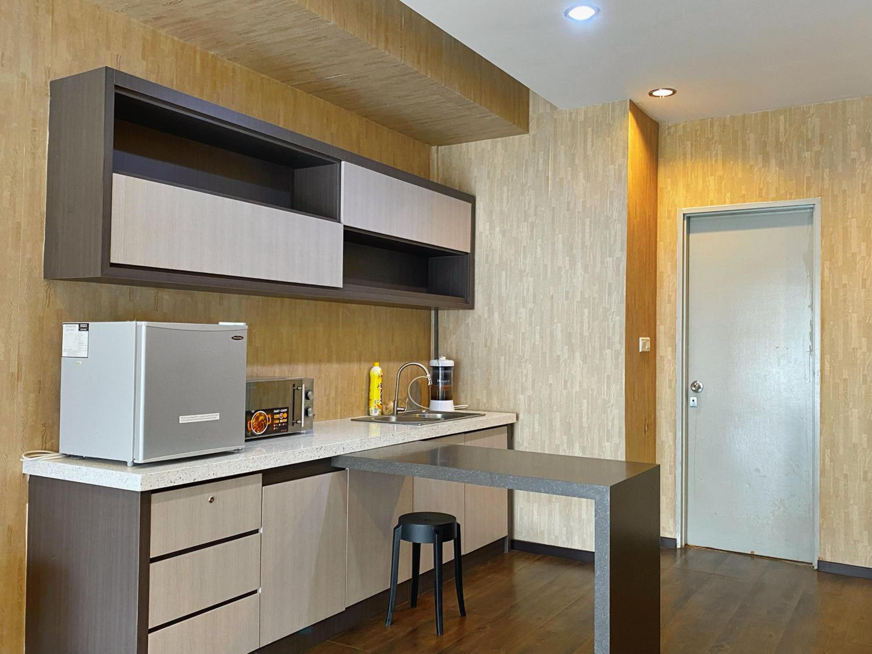 Aeropod Cactus Rail Suite With Balcony - Kota Kinabalu photo 8
