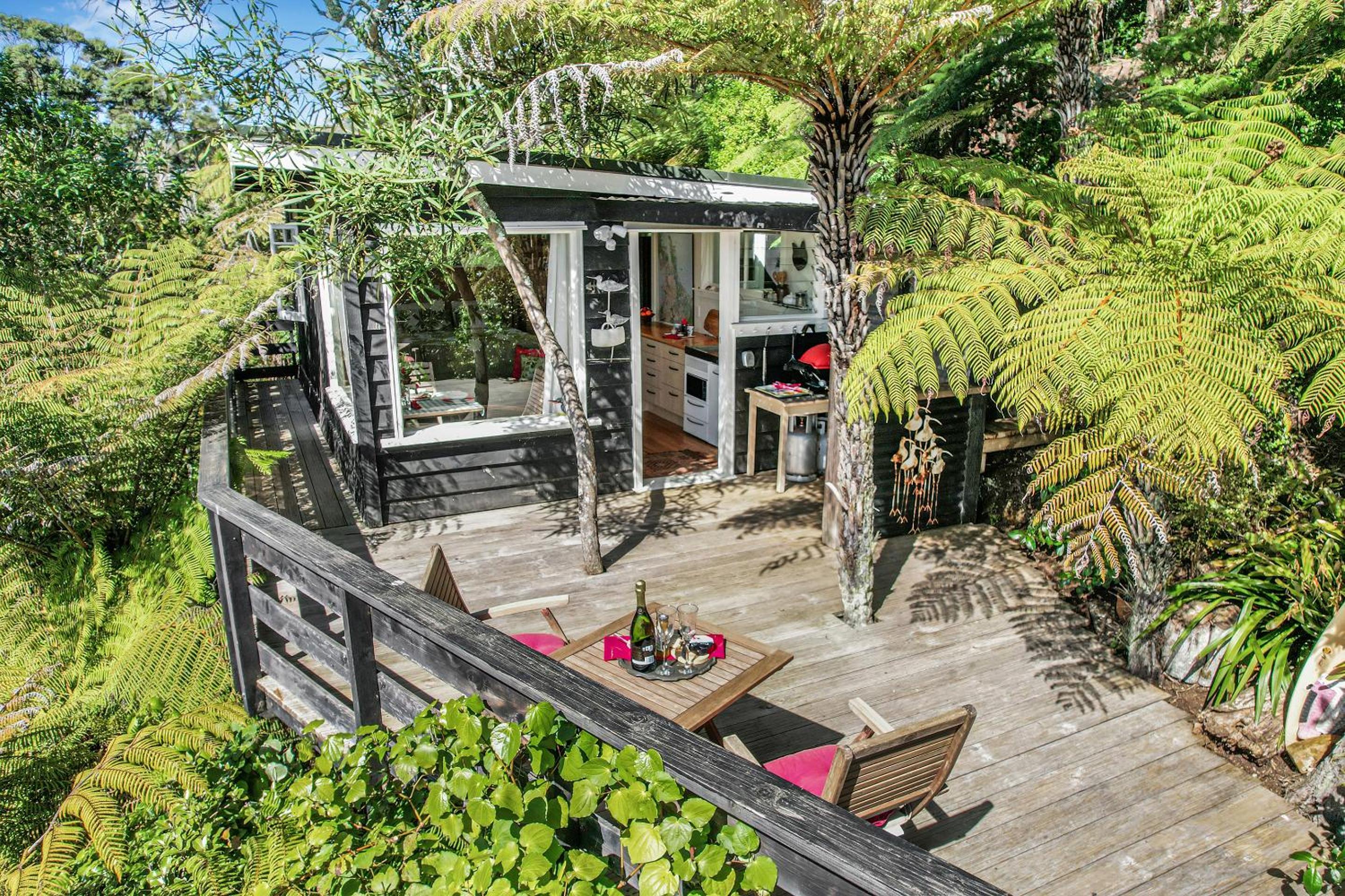 The Treehouse - Raglan Holiday Studio view 2