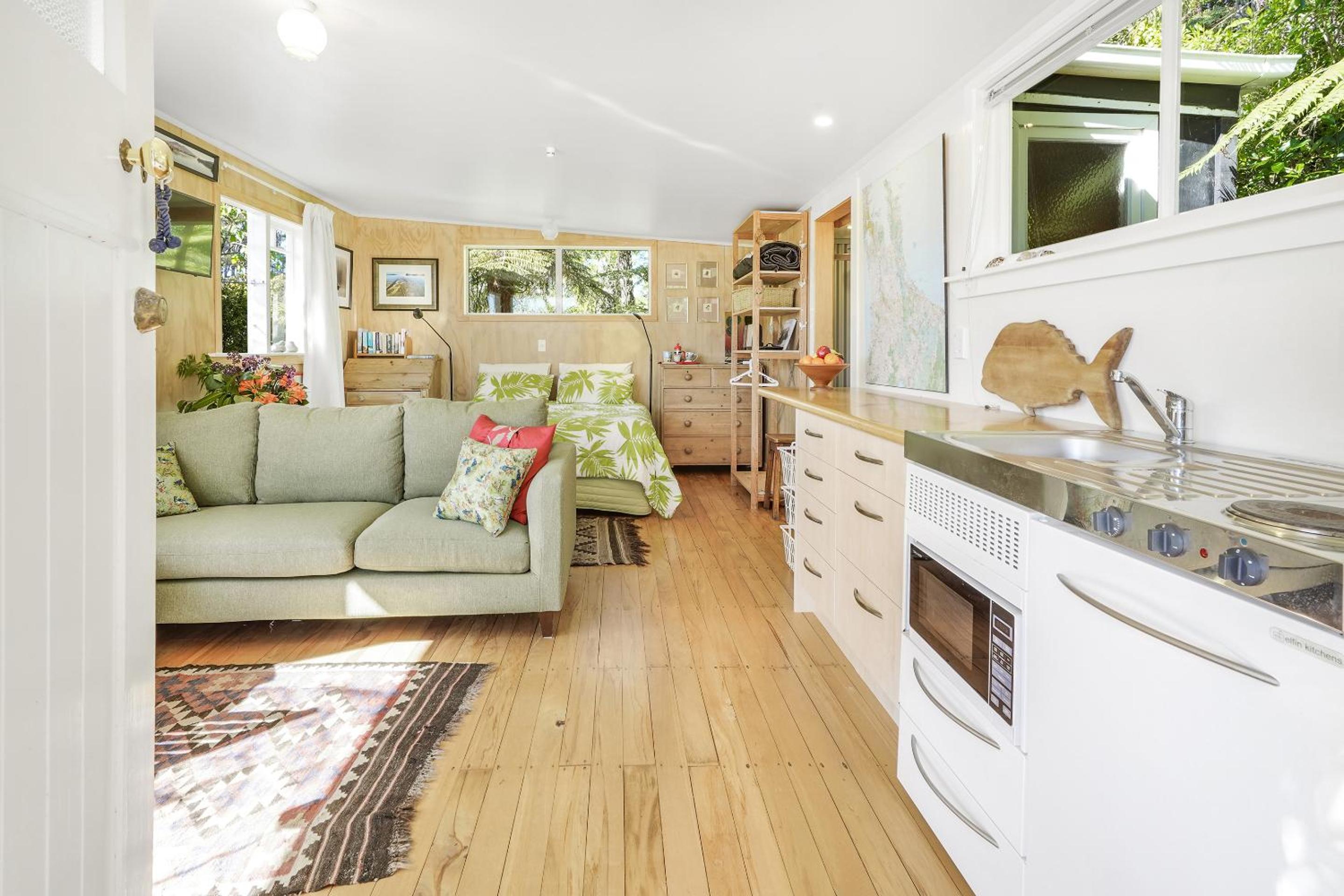 The Treehouse - Raglan Holiday Studio view 4