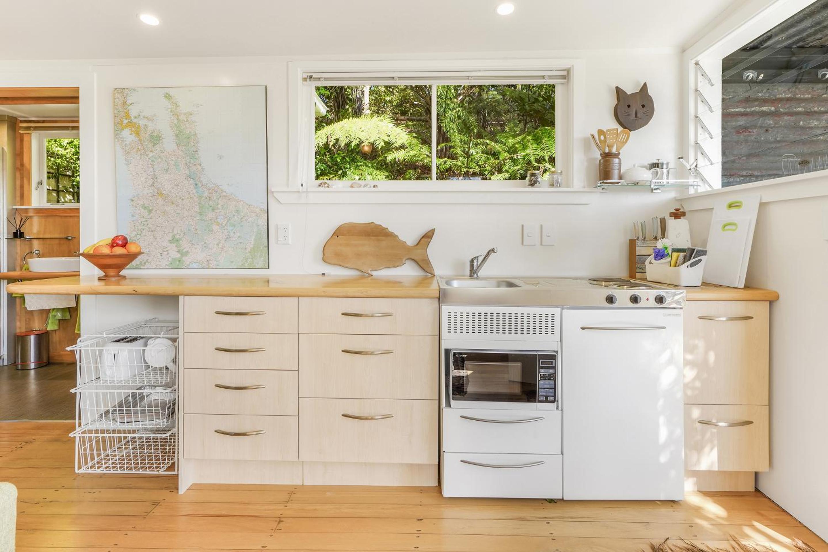 The Treehouse - Raglan Holiday Studio view 5