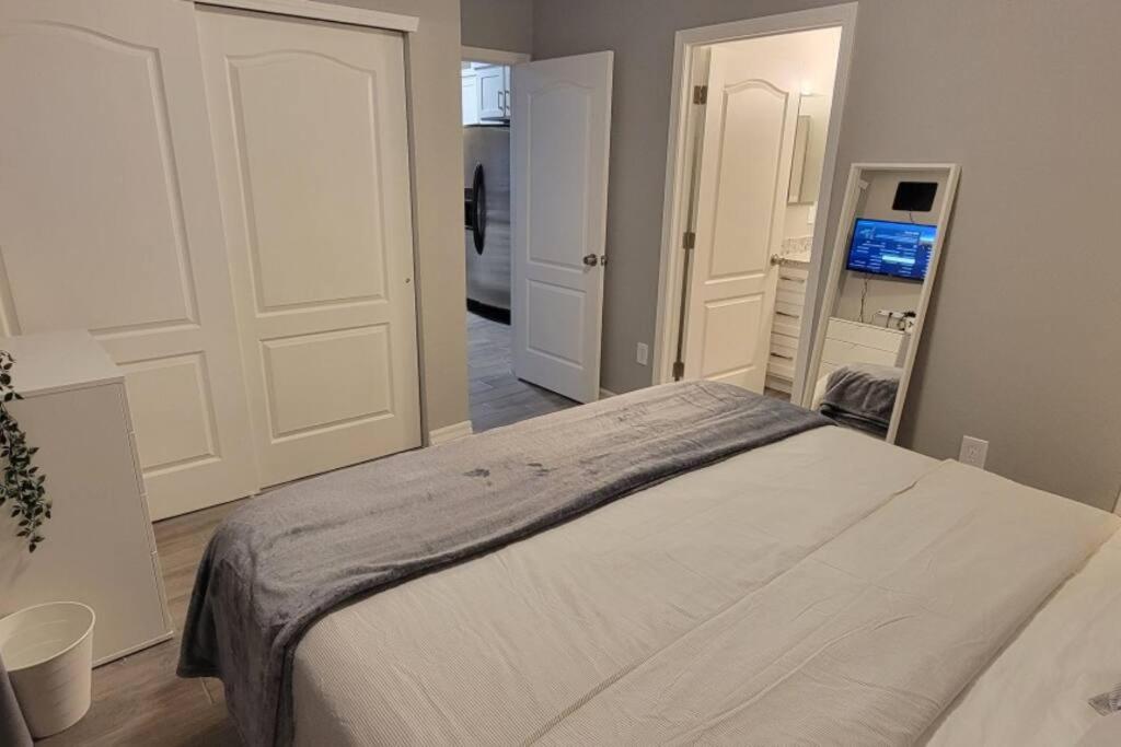 Remodeled home in Horizon city view 5
