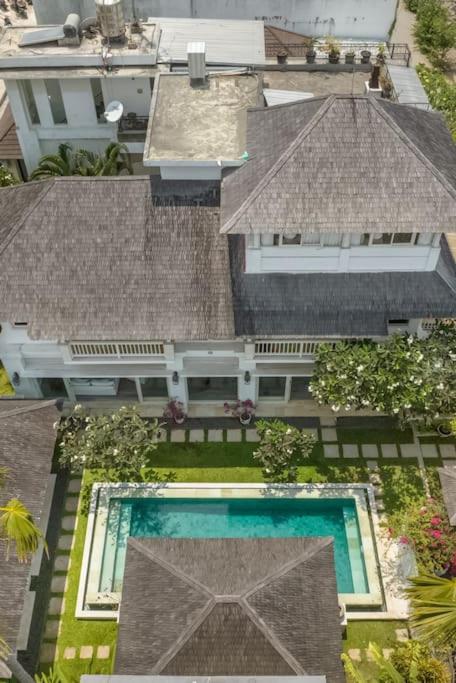 Hotel Beachside Colonial Elegance: 4BR in Canggu - Image 1