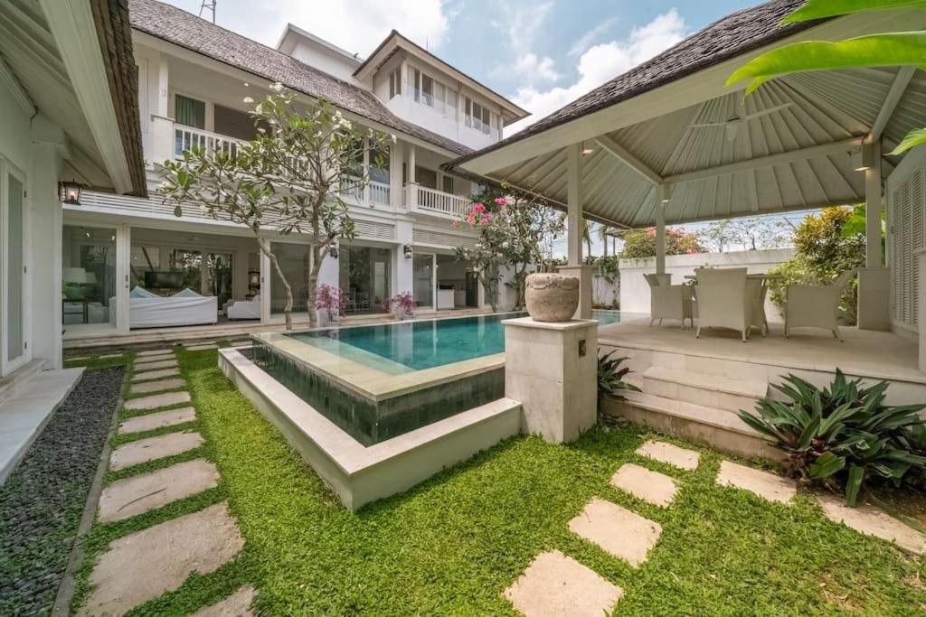 Beachside Colonial Elegance: 4BR in Canggu view 5
