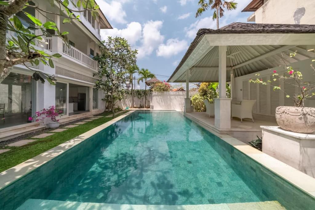 Beachside Colonial Elegance: 4BR in Canggu view 2