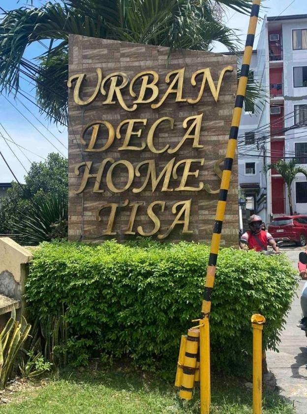 Cebu City 2 Bedroom Condo Unit-WIFI-A/C-Hot Shower (U404) view 2