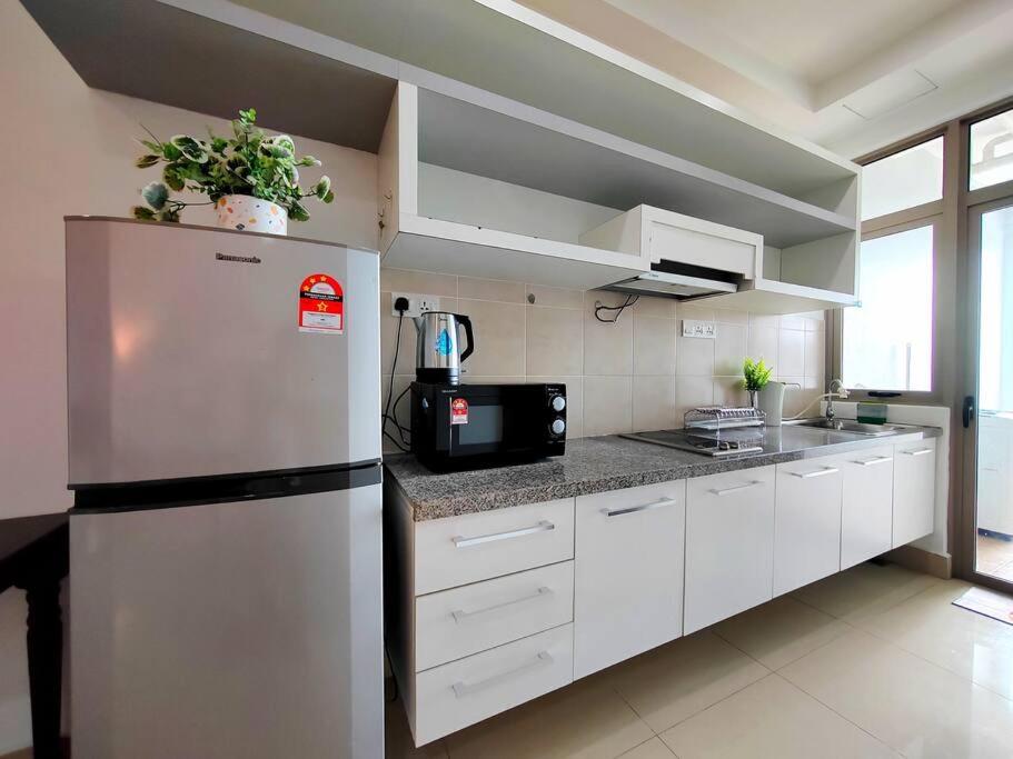 Shaftsbury 1 BR w Netflix Wi-Fi photo 2