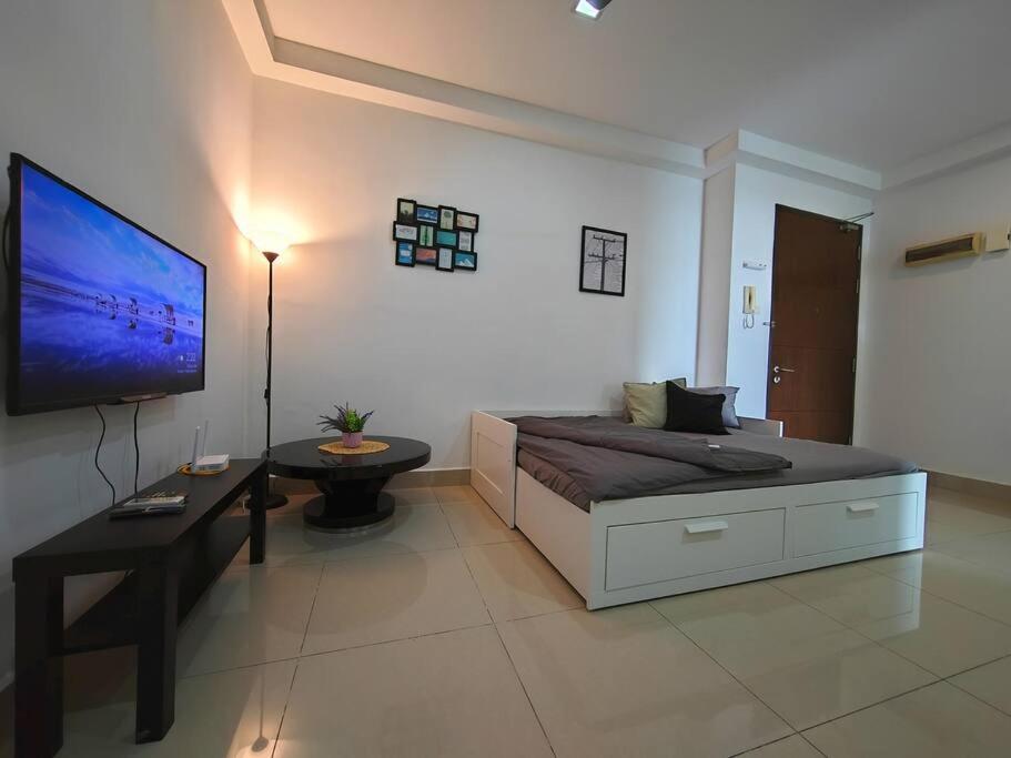 Shaftsbury 1 BR w Netflix Wi-Fi photo 5