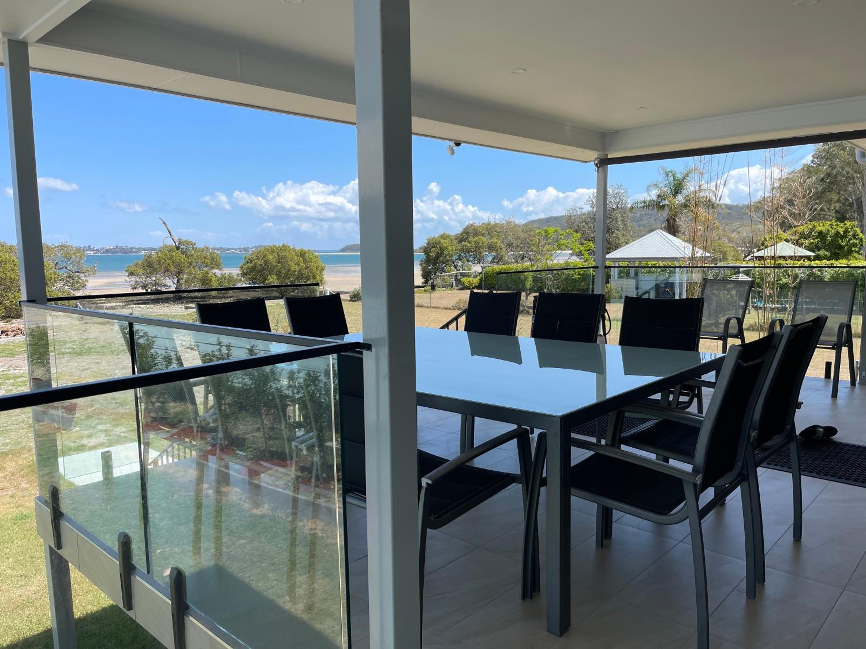ABSOLUTE BEACHFRONT Port Stephens - Pindimar Beach House