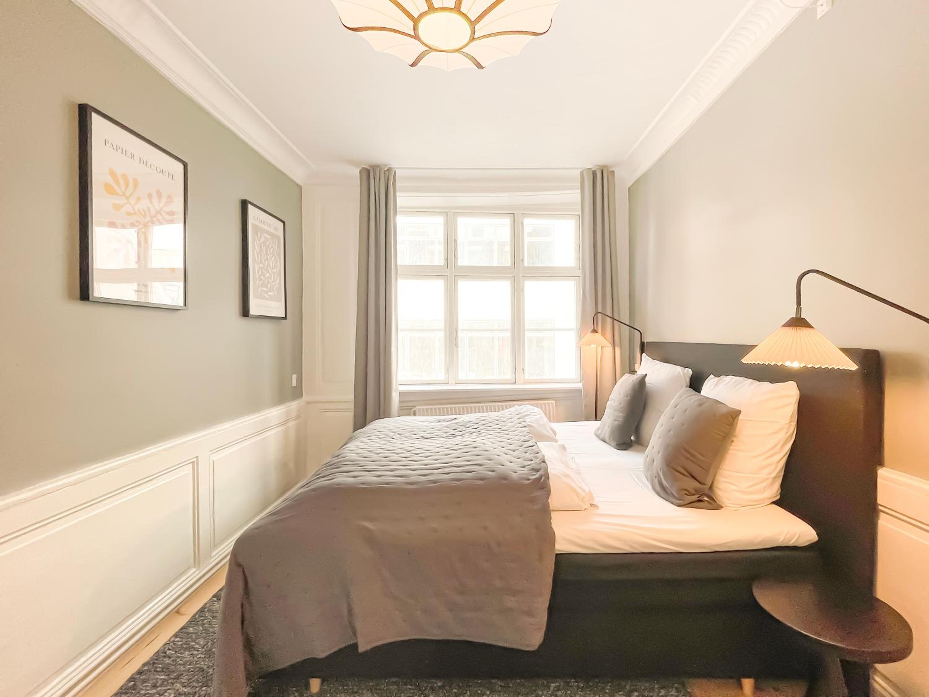 Big 4 BR Flat with Bathtub by CPH City Hall Square view 2