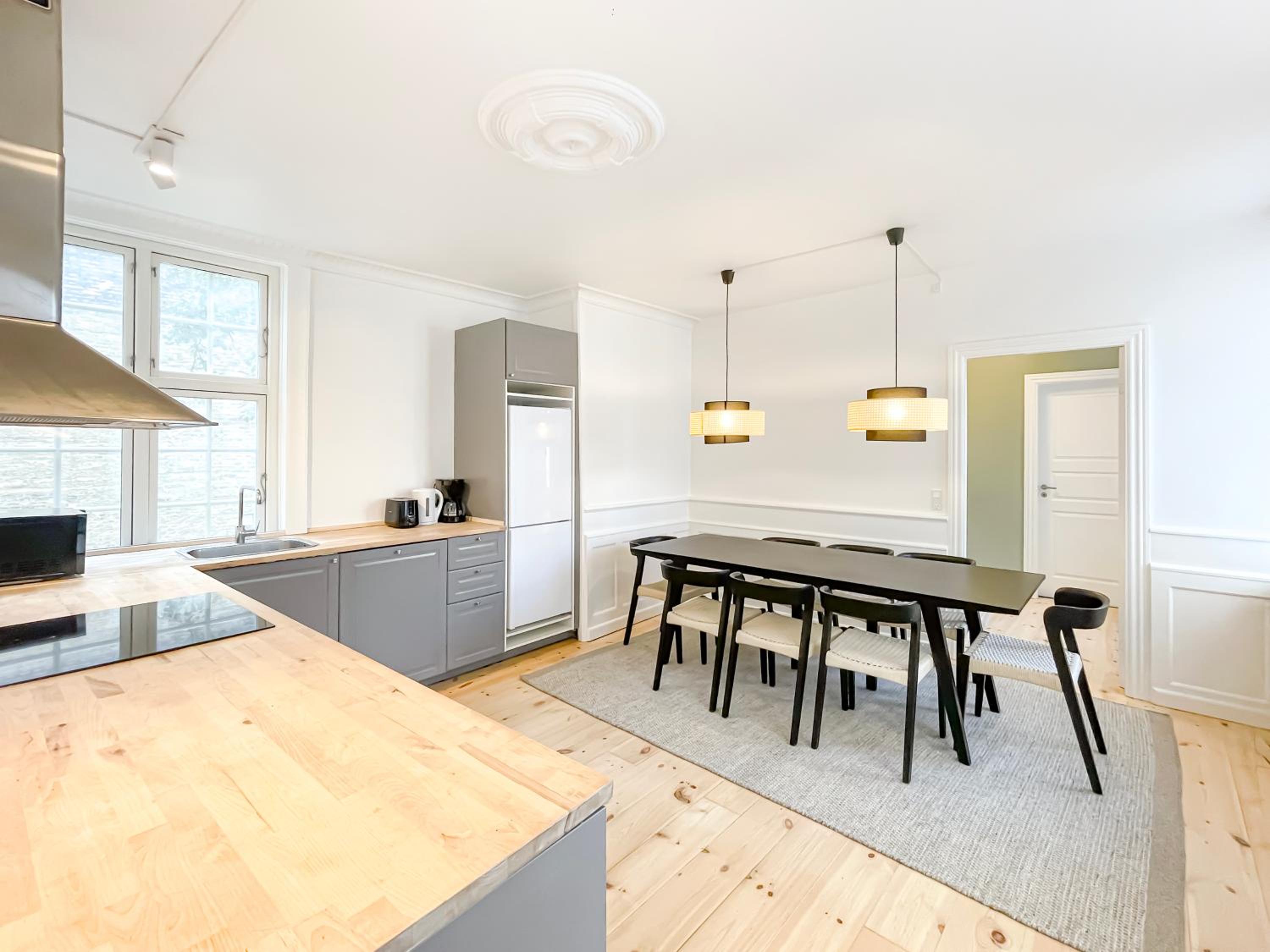 Big 4 BR Flat with Bathtub by CPH City Hall Square view 3