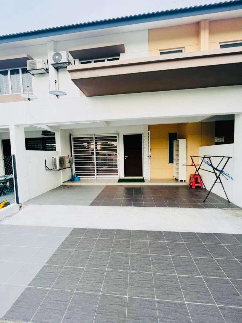 Afrinas Islamic Homestay Banting