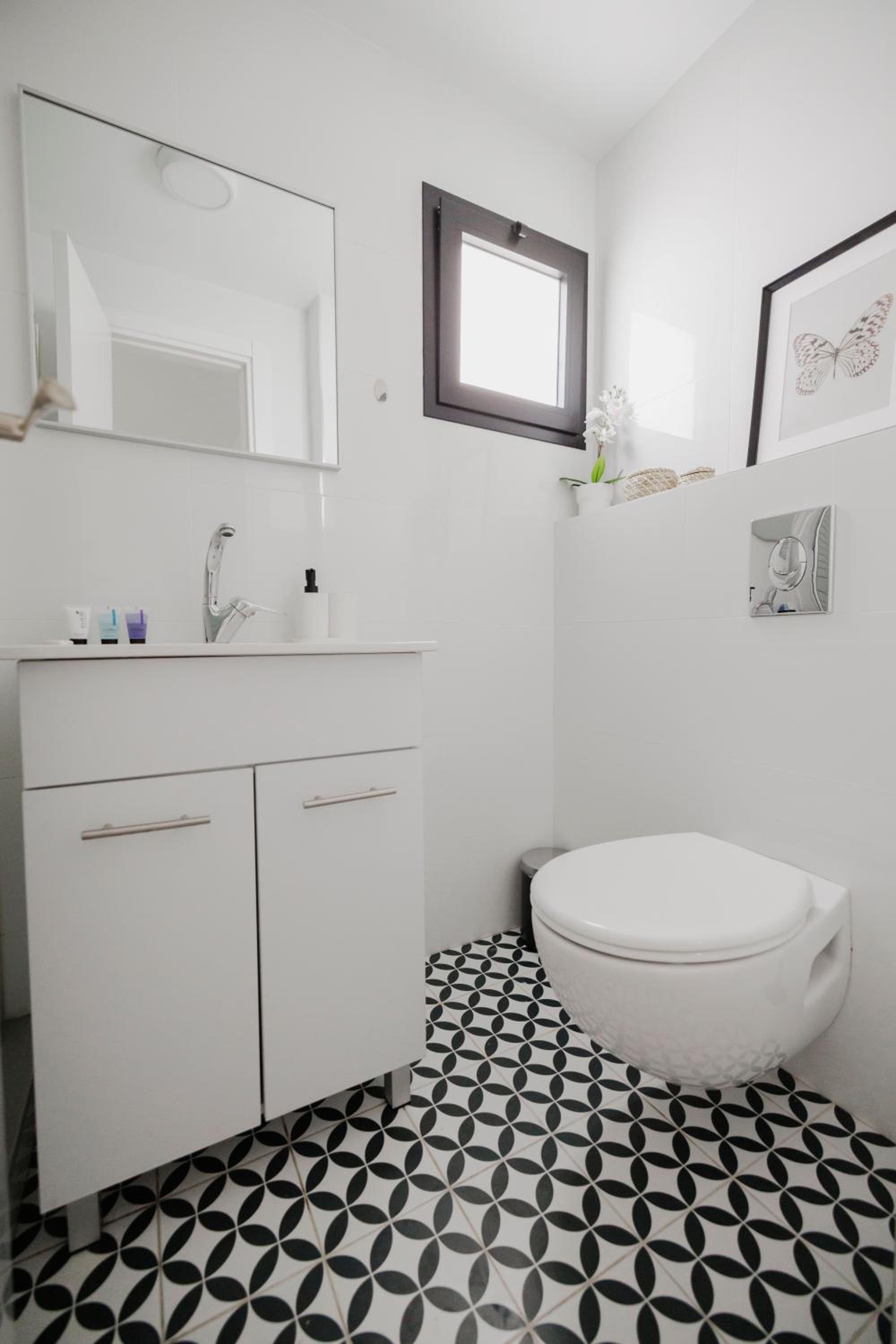 Levinsky Market - Prime Location Studio - Steps from Neve Tzedek view 2