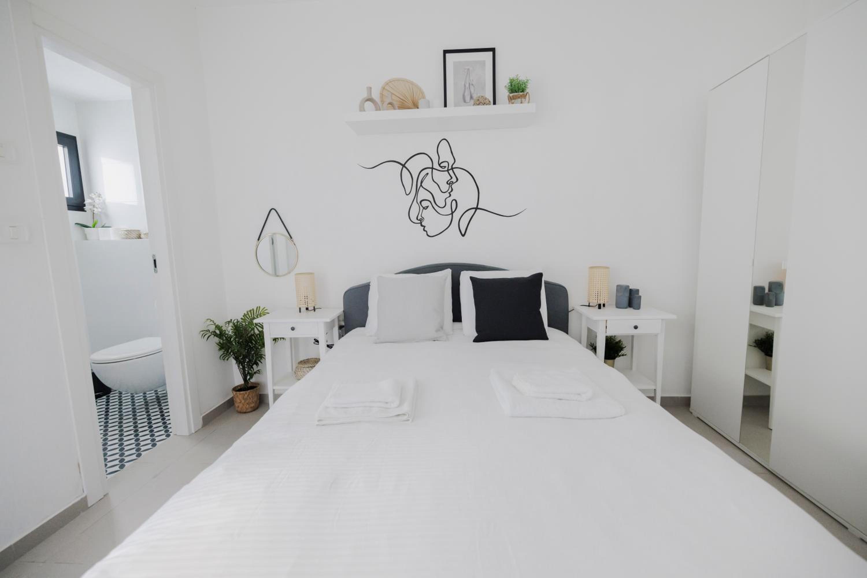 Levinsky Market - Prime Location Studio - Steps from Neve Tzedek view 3
