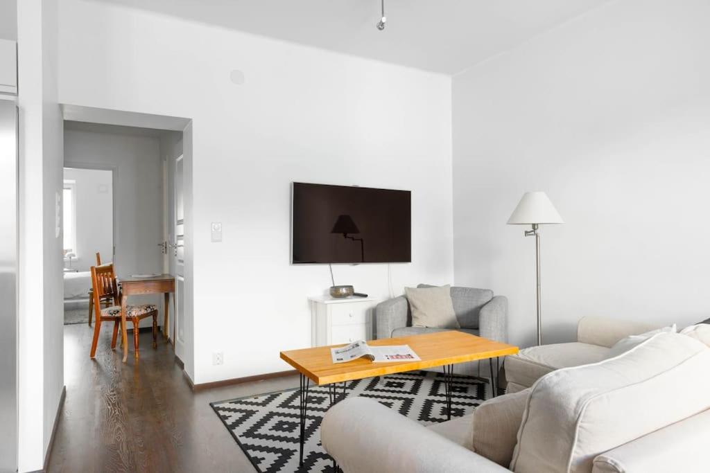 Spacious apt on Tranquil Courtyard view 4