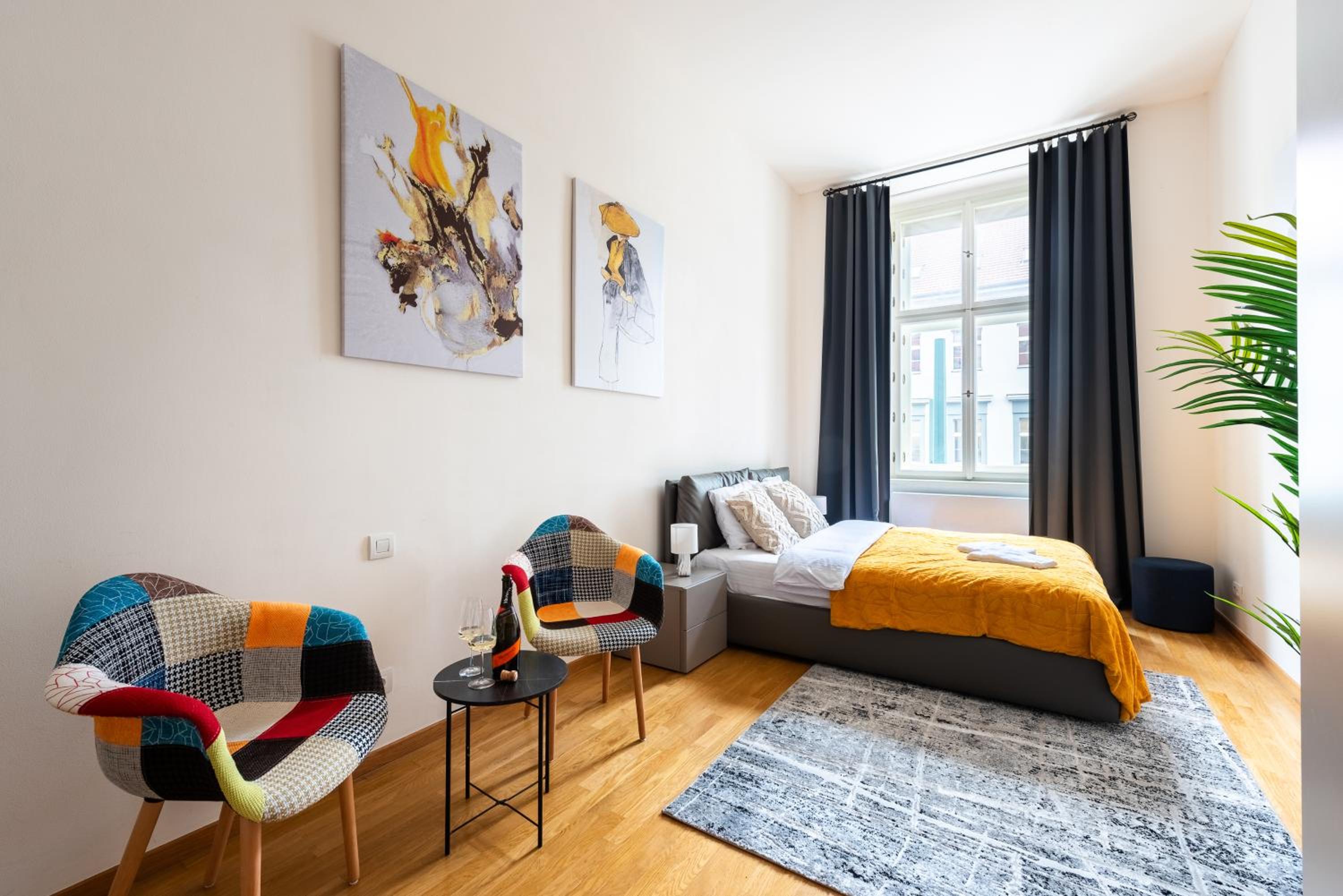 Spacious 3-bedrooms apartment near Karlin Square