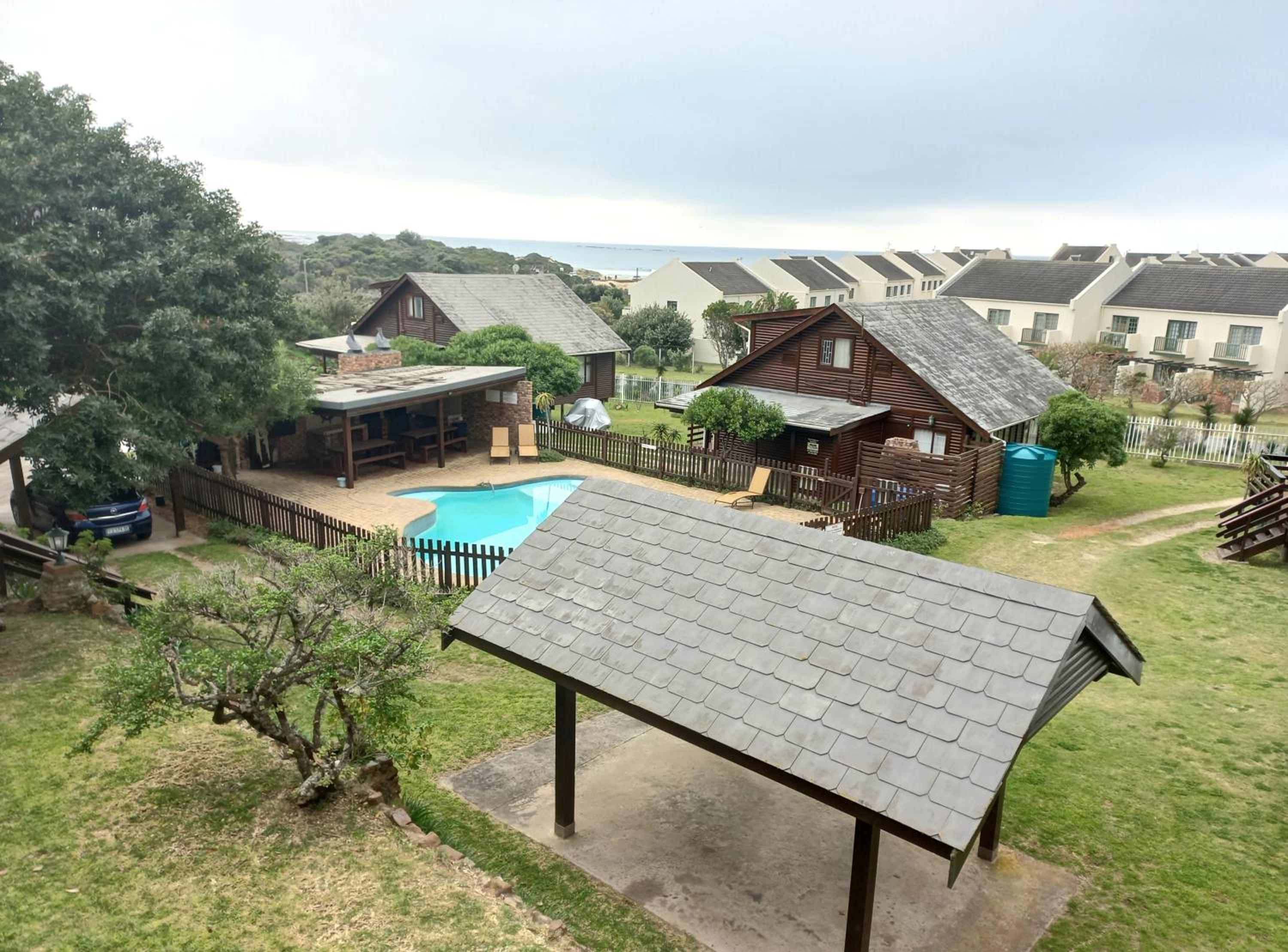 The beach cabin with pool view 4