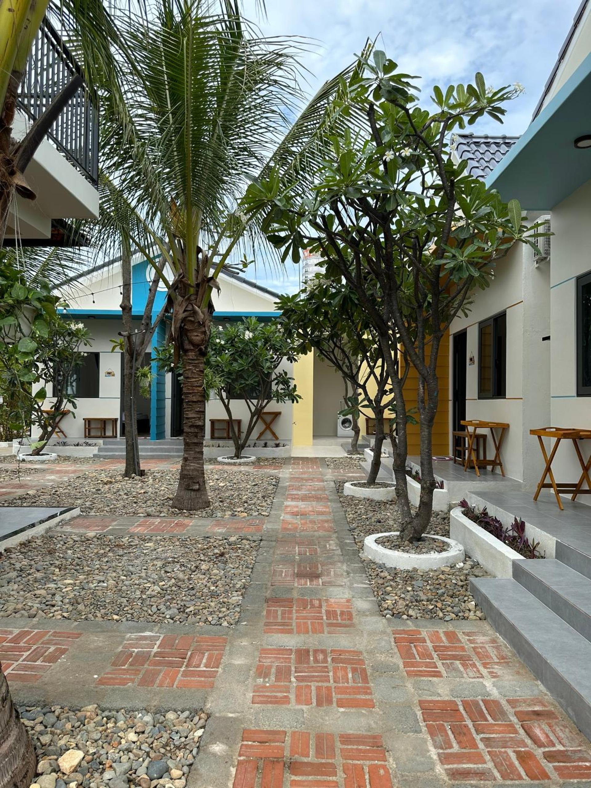 Color Inn - Homestay & Cafe view 3