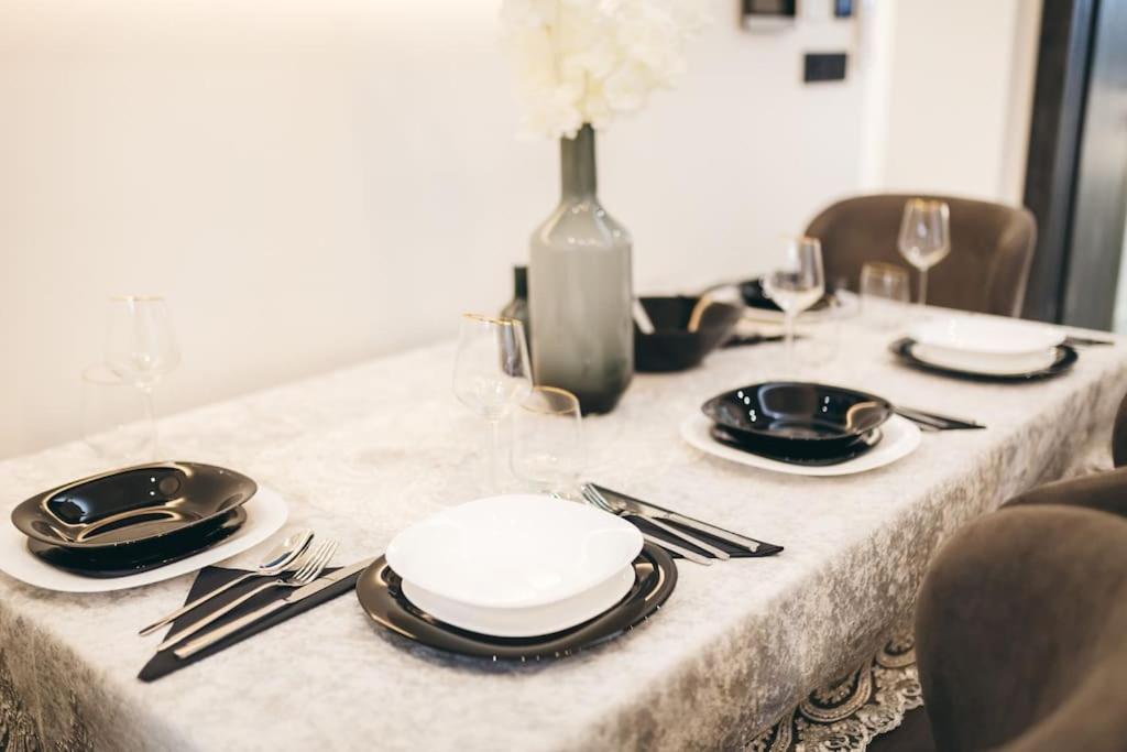 Luxury Apartment & Rooms
