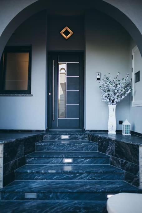 Luxury Apartment & Rooms