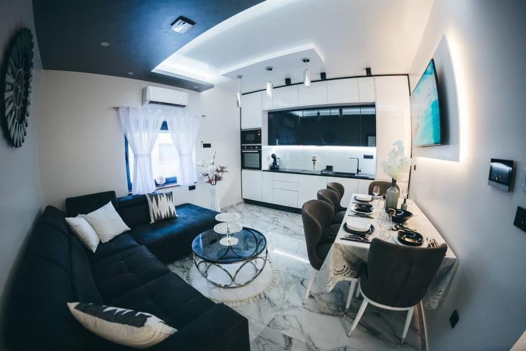 Luxury Apartment & Rooms
