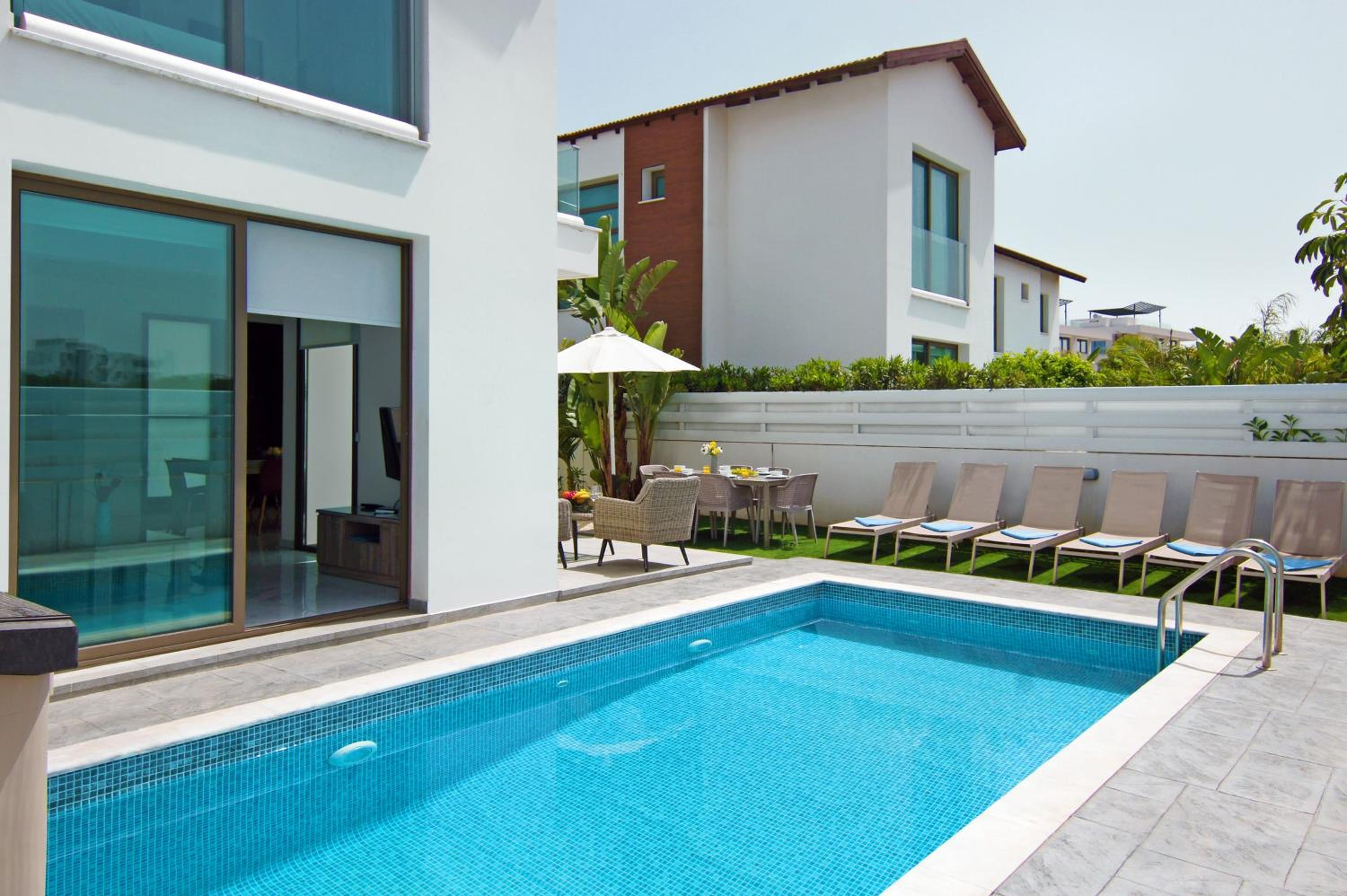 Villa Dina